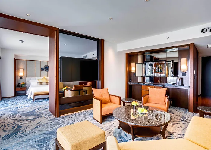 Luxury Hotels in Tumon near 